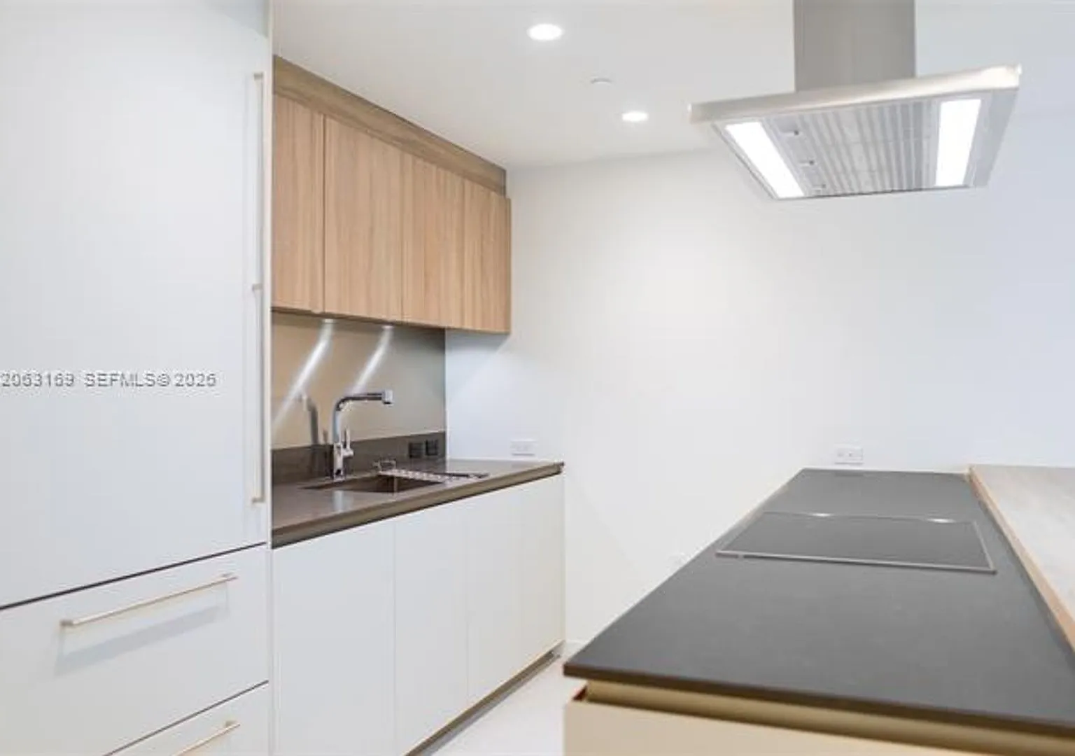 1000 Brickell Plz cu-4205, Miami, FL 33131 — Photo 1