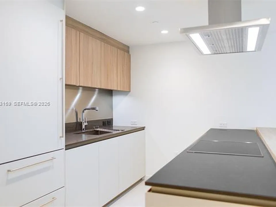 1000 Brickell Plz #CU-4205