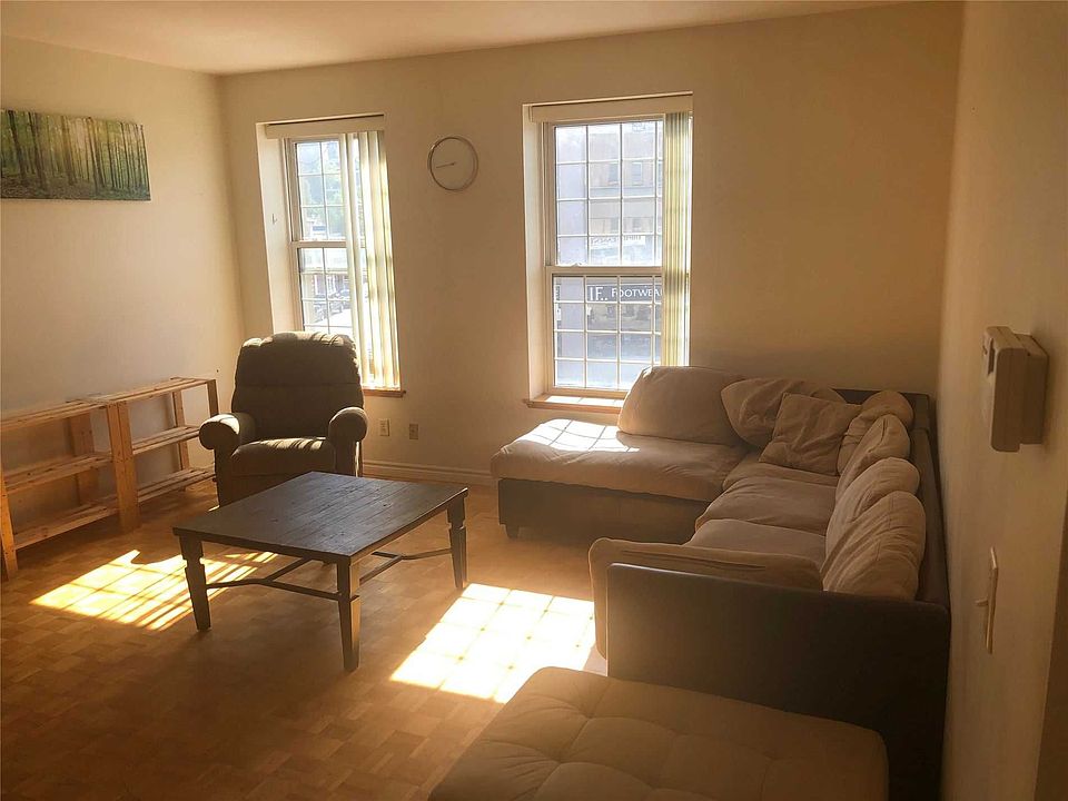 1st image of 51 Wyndham St N #303