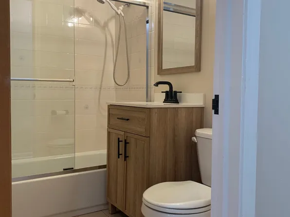527 W Eastman St #3, Arlington Heights, IL 60005