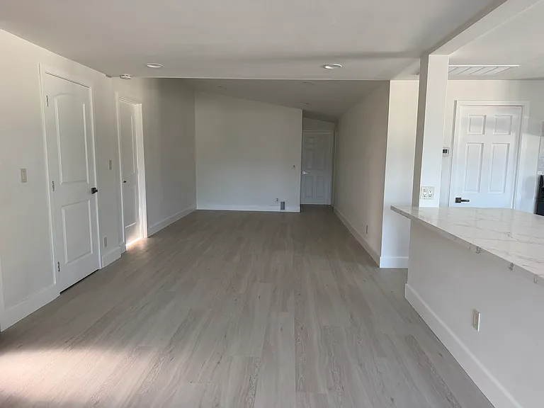 10411 Glory Ave — Photo 5