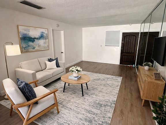 3rd image of 510 NE 17th Ave APT 206