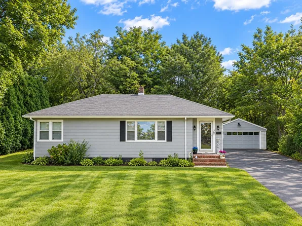 7 Norfolk Ave, Dartmouth, MA 02747