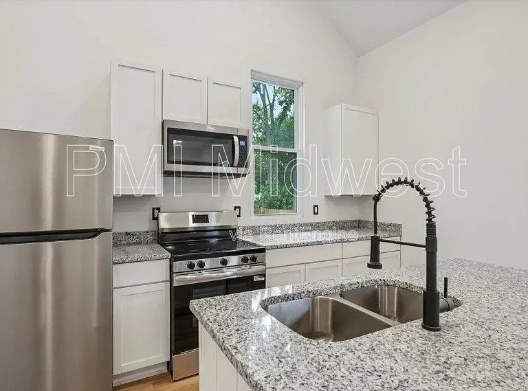 941 King Ave — Photo 5