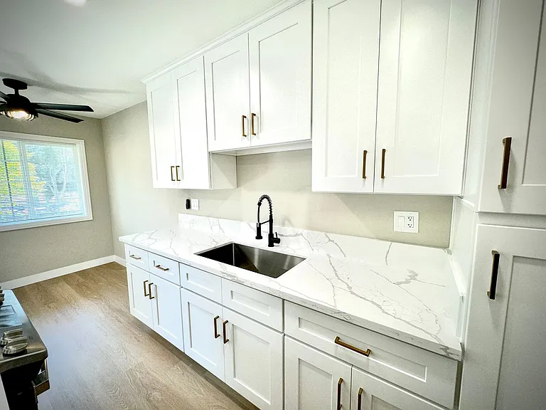 321 N Macneil St — Photo 8