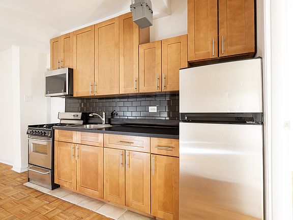5th image of 270 6th Ave APT 8