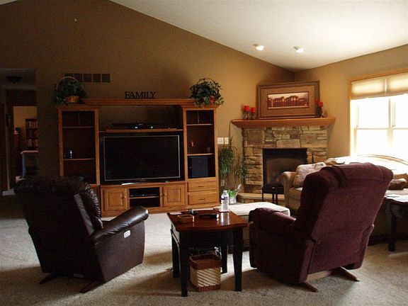 3rd image of 57074 Woodmere Dr