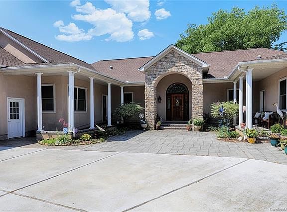 3rd image of 122 Hughes Ln