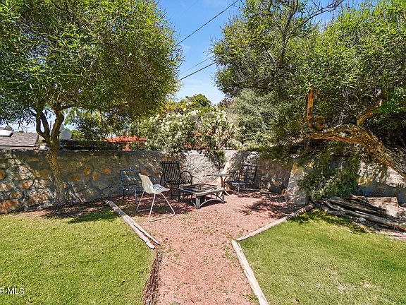 3rd image of 1123 Stockwell Ln