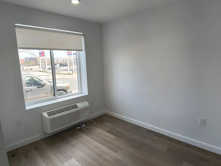 486 Market St — Photo 21