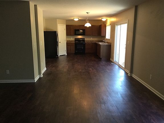 4th image of 521 Panzeretta Dr