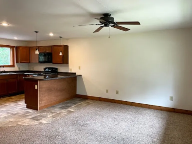 221 Maple St — Photo 4
