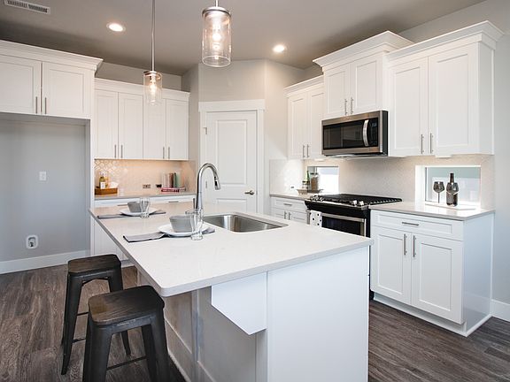 5th image of 302 Chardonnay Ct