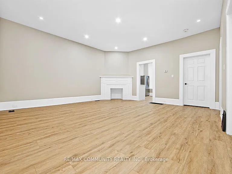 1130 King St E #1 — Photo 8
