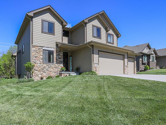 3rd image of 24 Kingsridge North Dr