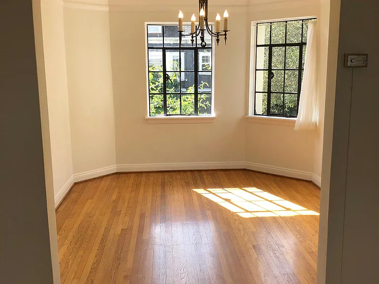 2325 NE Flanders St #18 — Photo 8