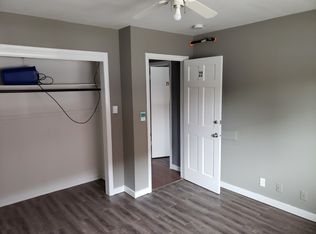 908 Greenbrier Rd #20, Dekalb, IL 60115