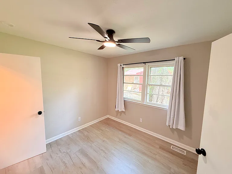 1101 Fontana St — Photo 10