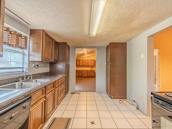 5th image of 417 Tennessee St