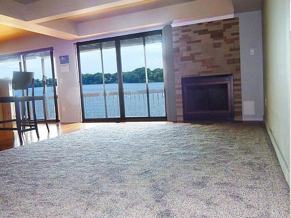 3rd image of 812 Cliffs Dr APT 201