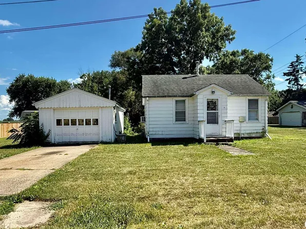 304 E Ames St, Yates City, IL 61572