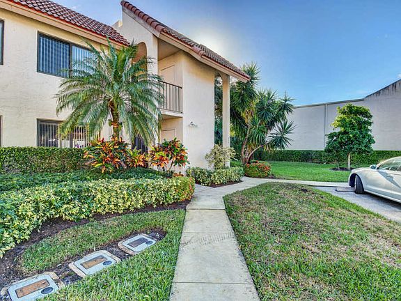 2nd image of 5589 Fairway Park Dr APT 204