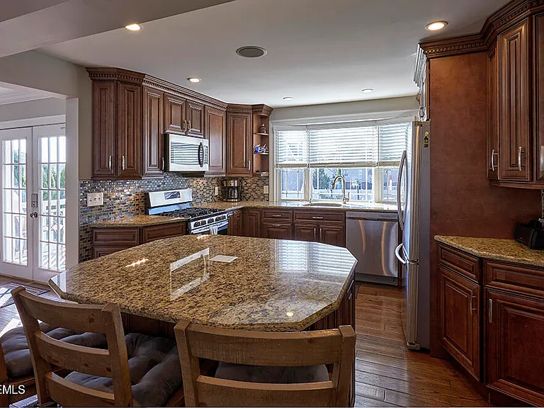 304 Arnold Ave — Photo 17