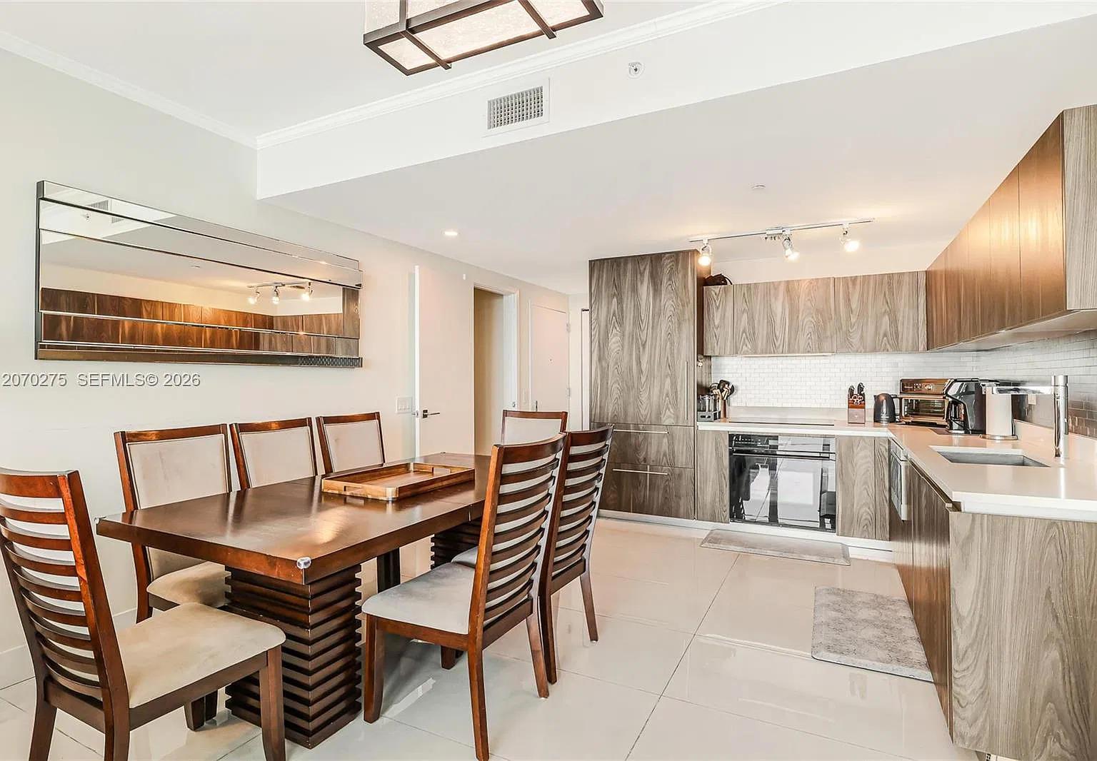 3 bed, 1526 sqft, $8,900 — Photo 3