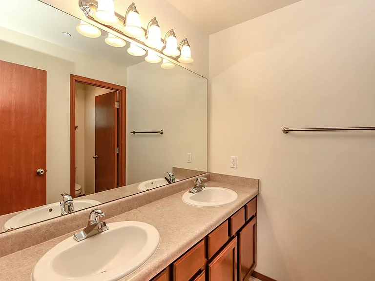 1187 Swan Loop — Photo 38