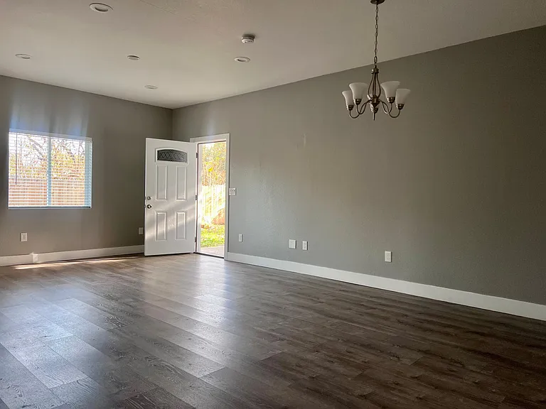 463 Peralta Ave — Photo 8