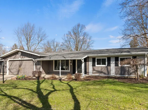 3707 South Dr, Fort Wayne, IN 46815