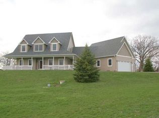 5690 26th Avenue Dr, Vinton, IA 52349