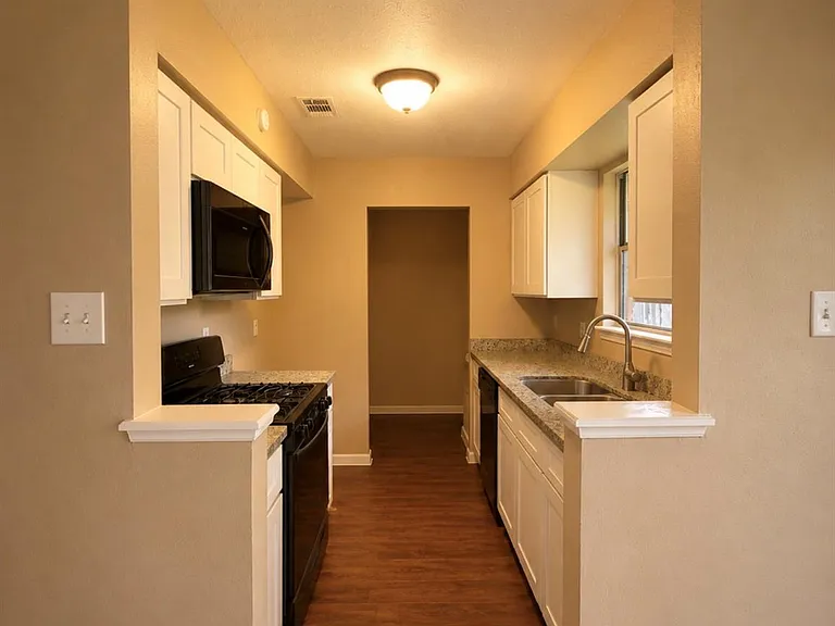 7310 Arista Dr — Photo 5