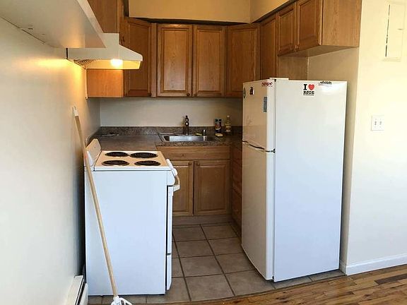 4th image of 2542 14th Pl APT 3R