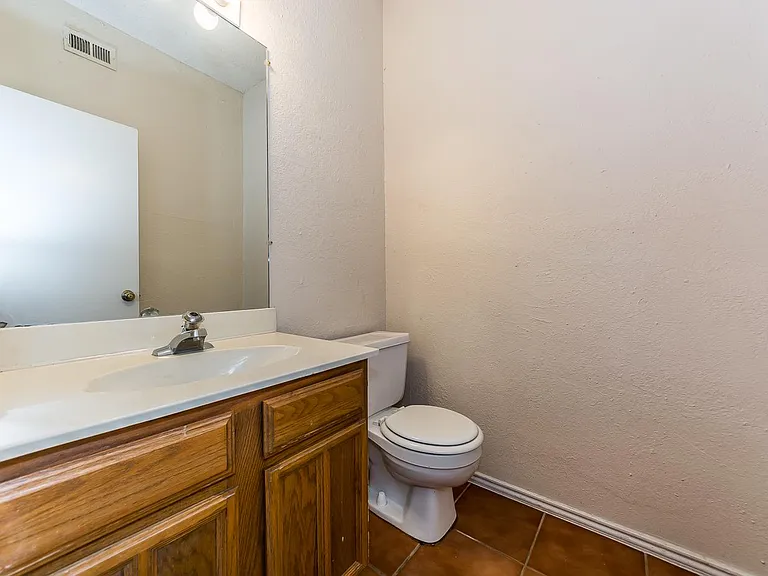 2710 Francisco Dr — Photo 8