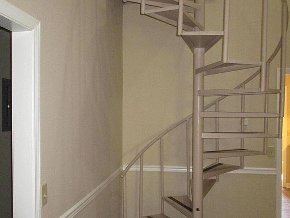 3rd image of 230 Bridgeford Blvd