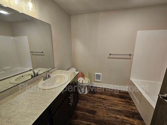 5th image of 430 Minnesota Ave Unit 205-206
