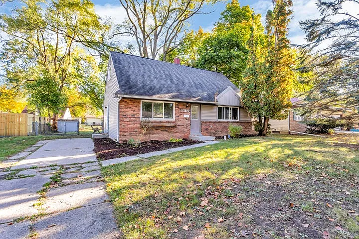 3815 Wedgewood Dr — Photo 2