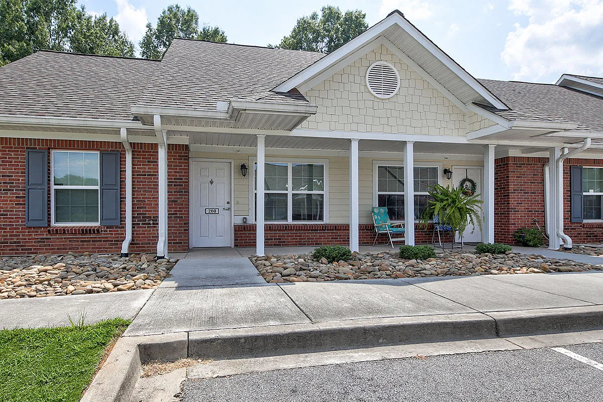 Saluda Commons — Photo 2