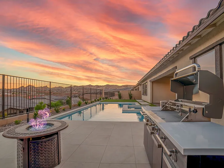 349 Tigullio Ave — Photo 46