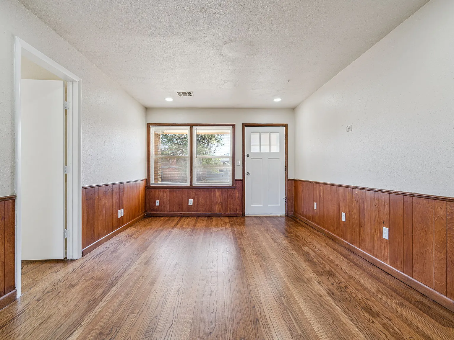 3 bed, 1178 sqft, $1,225 — Photo 3