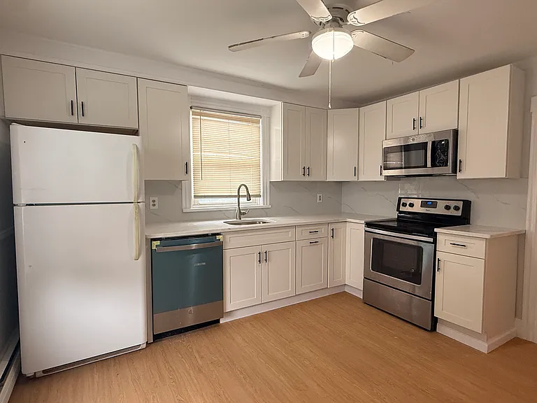 412 Waterman Ave #2L — Photo 2