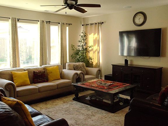 3rd image of 780 N Plumas Dr