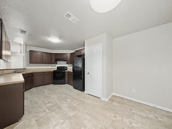 4th image of 2701 Tarrant County Dr