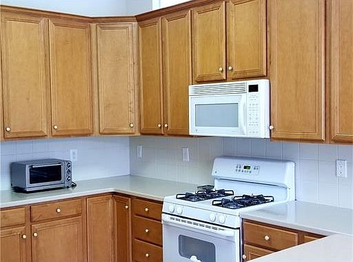 5th image of 5 Doral Dr