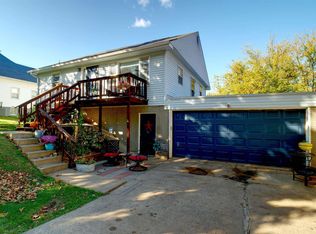 872 5th Ave N, Clinton, IA 52732