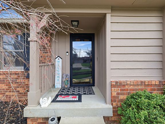 4th image of 866 W Ashbourne Ln