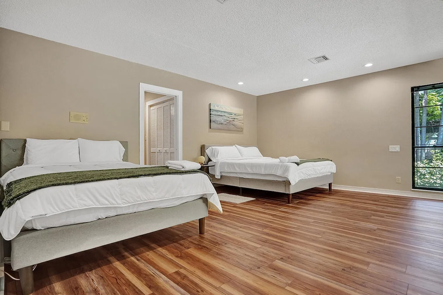 6 bed, 5.0 bath, 4090 sqft, $12,418 — Photo 4