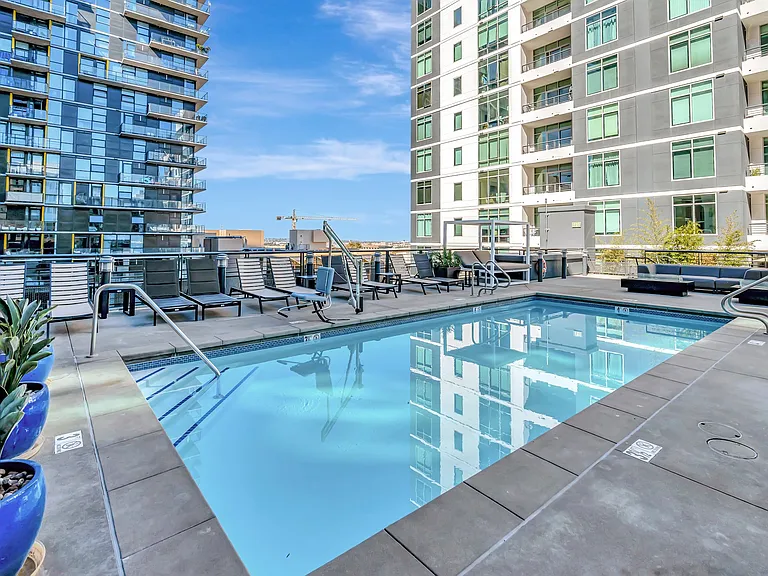 425 W Beech St #308 — Photo 25