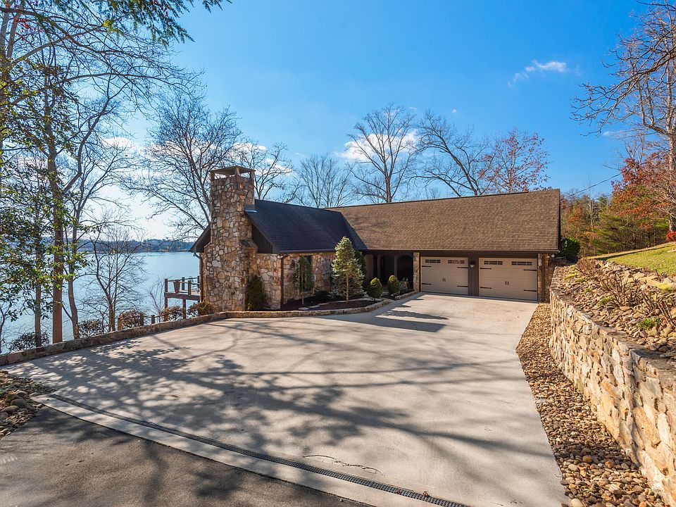 1st image of 746 Twin Cove Cir